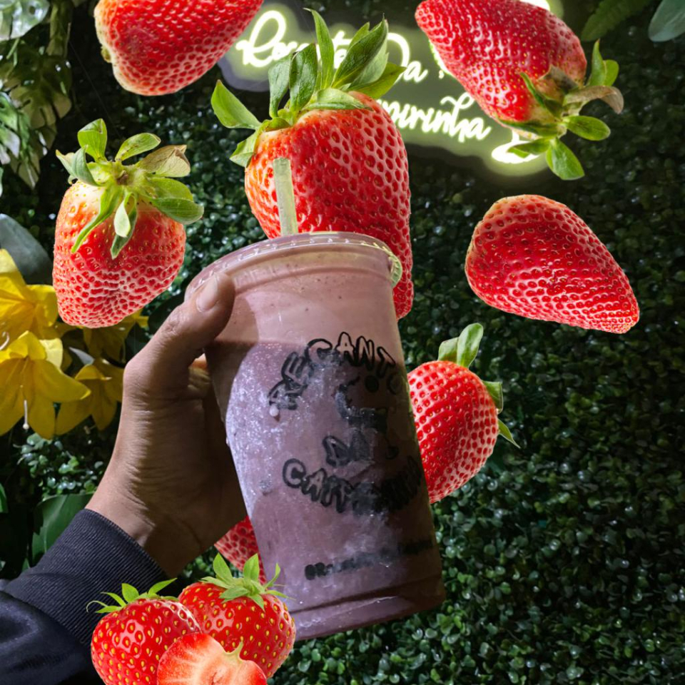 Açaí, morango, e leite condensado