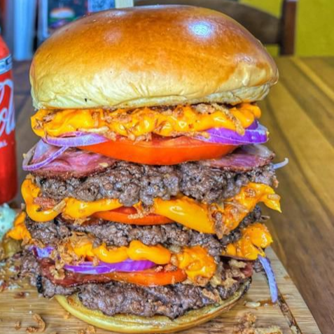 Pão, 3 Hambúrguer Premium120G Cada, Triplo Bacon Crocante, Triplo Cebola Roxa, Triplo Tomate, Triplo Cheddar Creme. Cortesia Da Casa: Batata Rustica e+ A Super Maionese Temperada Que É De Tirar O Folego.
