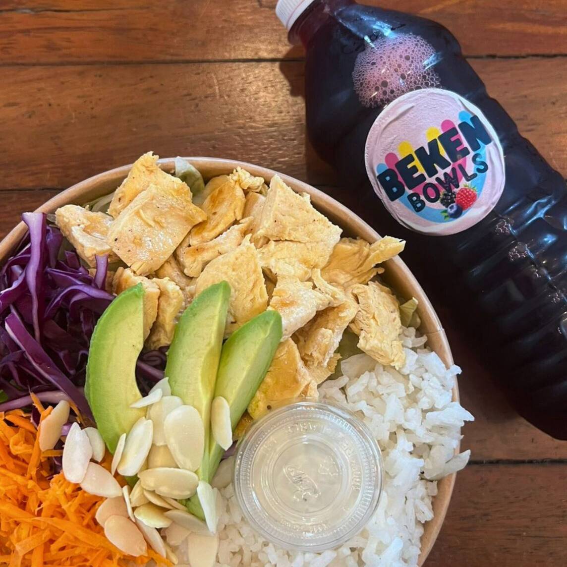 Combo Poke Bowl y agua de jamaica