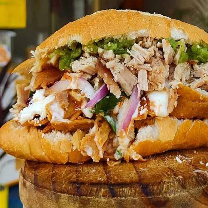 2CHILAQUILES con MILANESA Y QUESO + 2 Aguas GRATIS