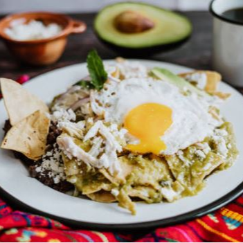 CHILAQUILES CHULETA 🥓