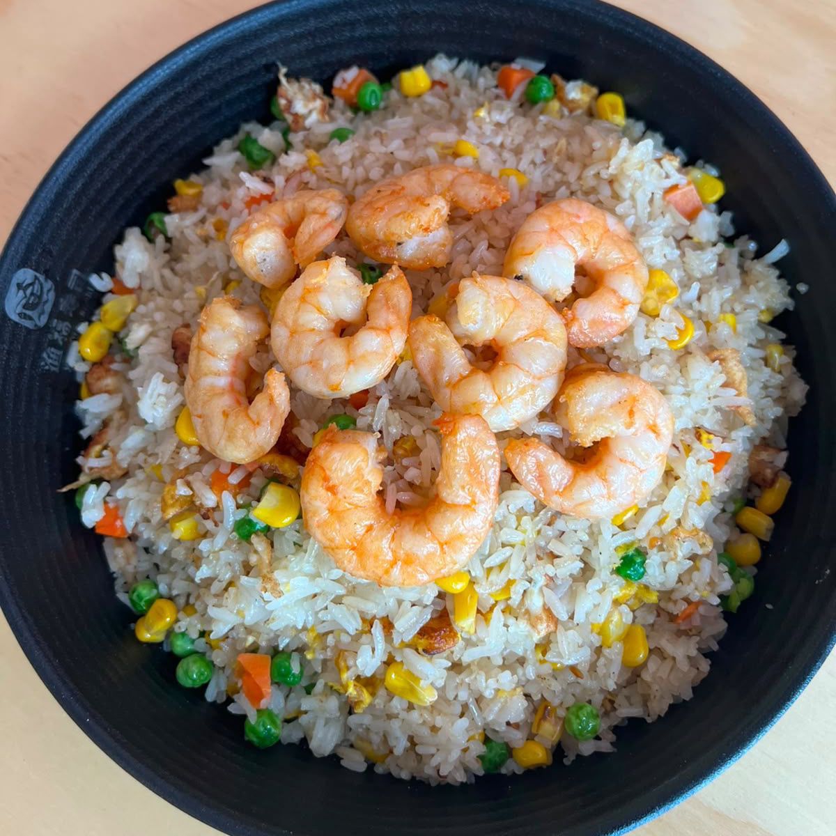Arroz frito con camarones