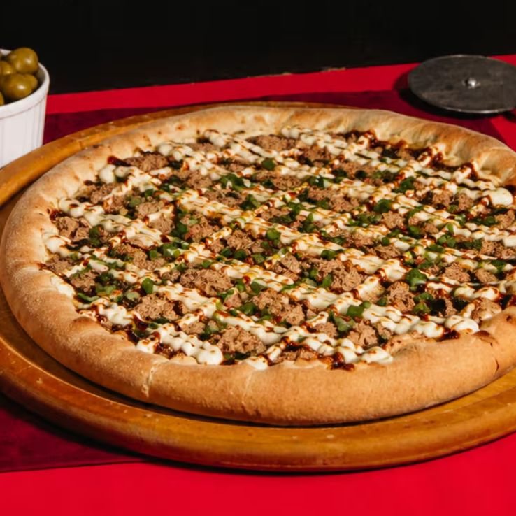 atum, coberto com cream cheese, molho tarê e cebolinha