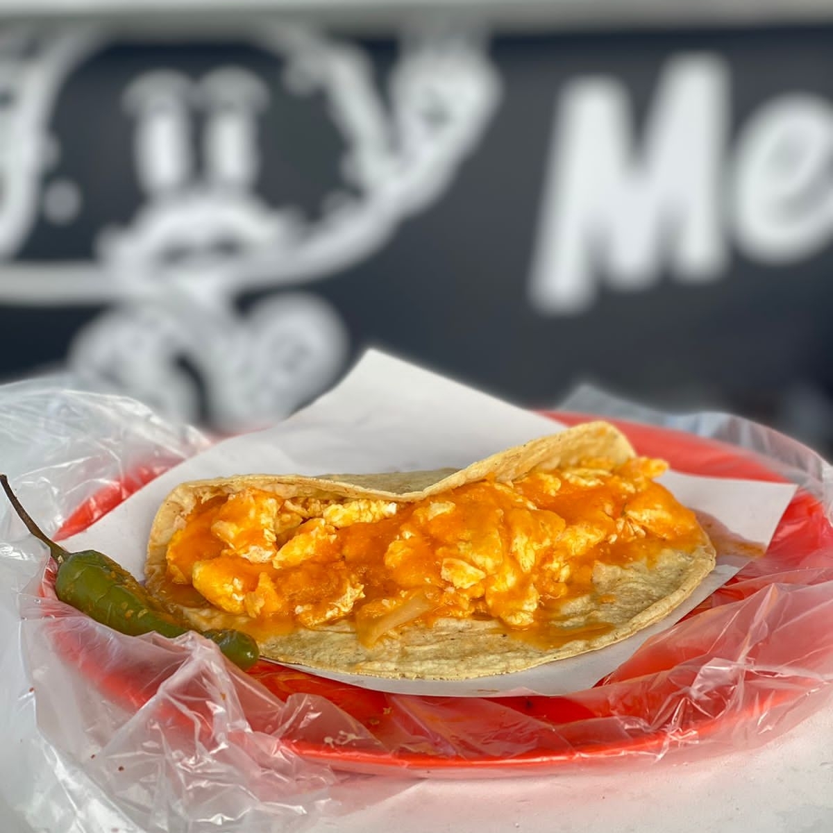 Taco de Huevo en Salsa Roja