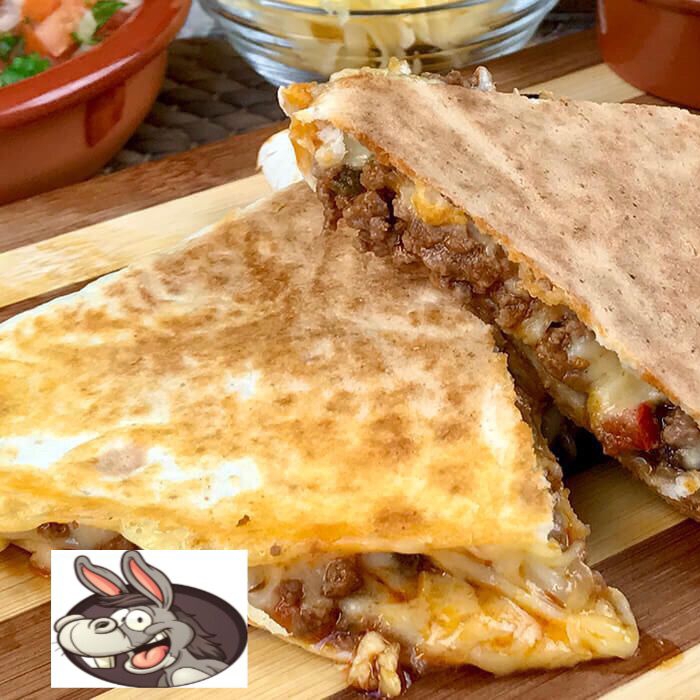 Quesadilla Montada con Deshebrada Verde