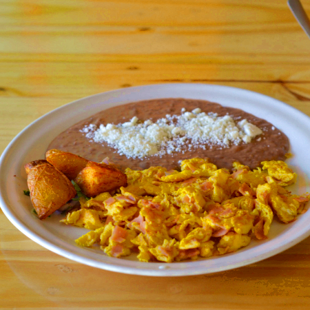 Huevos con Salchicha