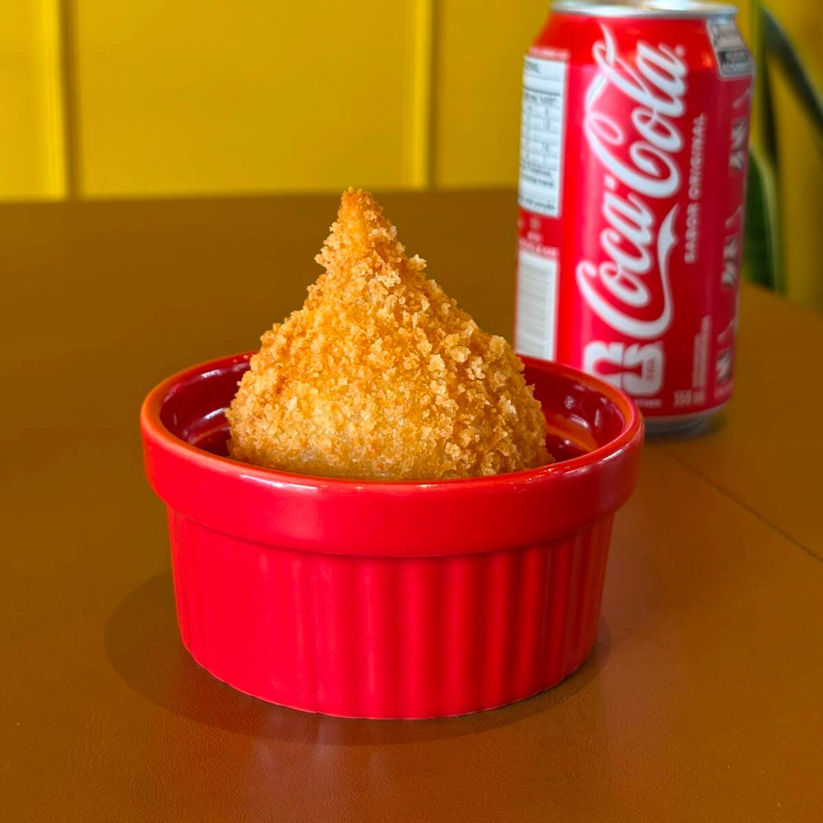 Escolha o salgado de sua preferência e o seu refrigerante lata preferido por um preço especial