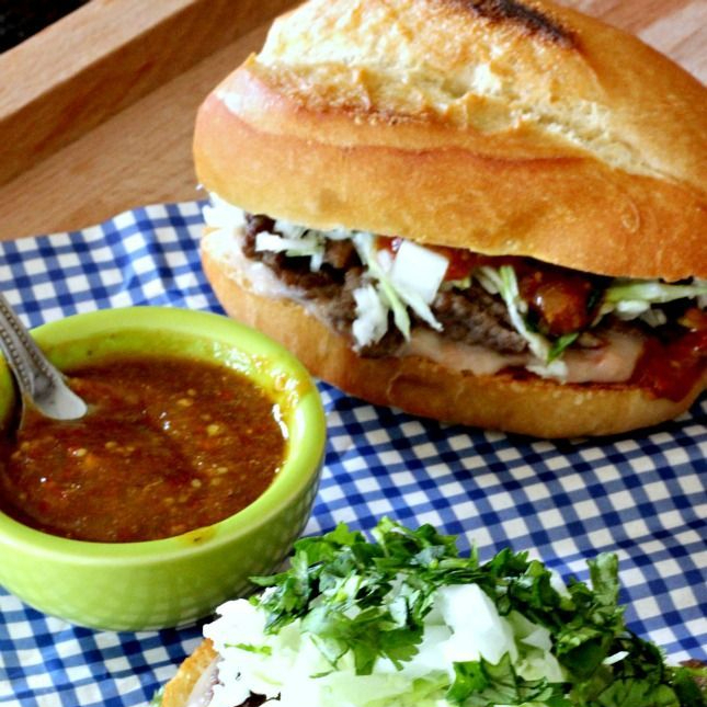 Torta de Adobada (Pan Bolillo)