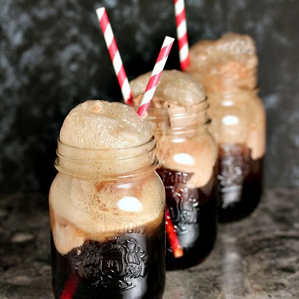 COCA CON FLOTANTE DE LIMON