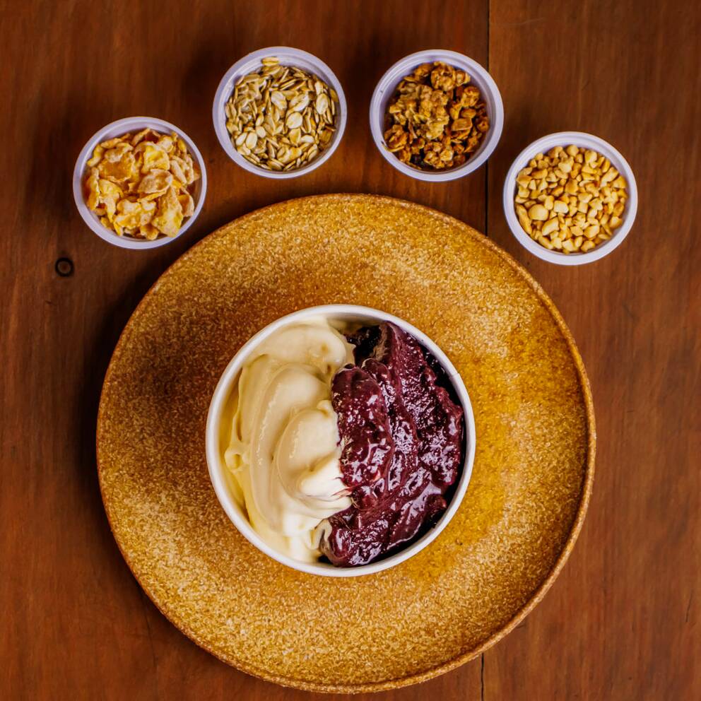 Metade açaí, metade um dos nossos deliciosos cremes de frutas (cupuaçu, manga, maracujá) e + um cereal de sua preferência!
Seo: Açaí casadinho, açaí com creme de fruta, açaí com granola, açaí bowl, açaí na tigela, açaí cremoso, açaí gelado, açaí puro, açaí fresco, açaí natural, açaí delicioso, açaí energético, açaí saúde, açaí fitness, açaí gourmet, açaí premium, super açaí, energia extra, explosão de sabor, sabor incrível, delícia gelada, açaí de alta qualidade, creme de fruta, fruta cremosa, granola crocante, granola saudável, combinação perfeita, açaí favorito, açaí irresistível, açaí top, açaí refrescante, doçura na medida, cremosidade extra, textura perfeita, saudável e gostoso, energia para o Dia, refrescante e nutritivo, açaí para viagem, açaí entrega, pedir açaí, açaí promoção, açaí desconto, cupom açaí, oferta açaí, melhor açaí, entrega grátis, pedir agora, açaí sobremesa, açaí lanche, açaí pós treino, açaí verão, açaí para refrescar, açaí com adicionais, açaí personalizado.