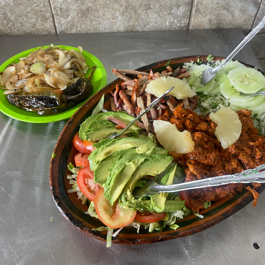 Molcajete de Carnitas y Pastor