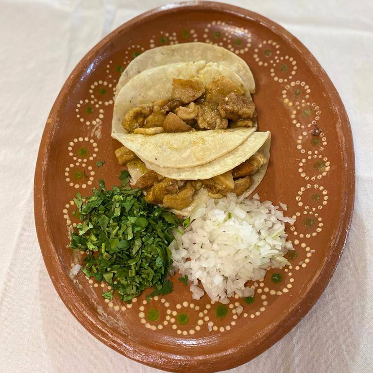TACO DE CHICHARRON EN SALSA VERDE