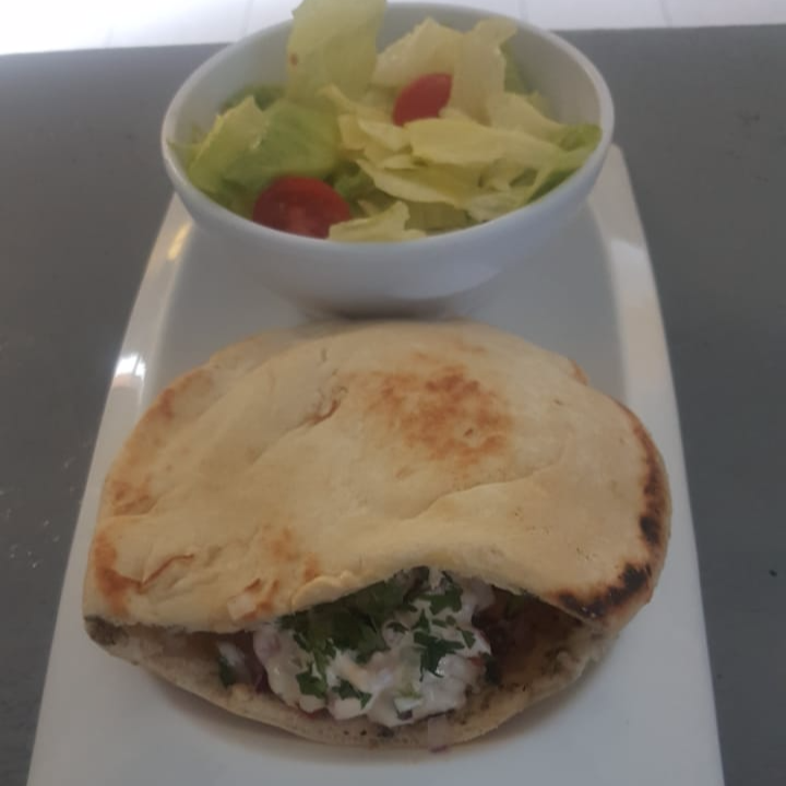 Pita Shawarma con Ensalada de La Casa
