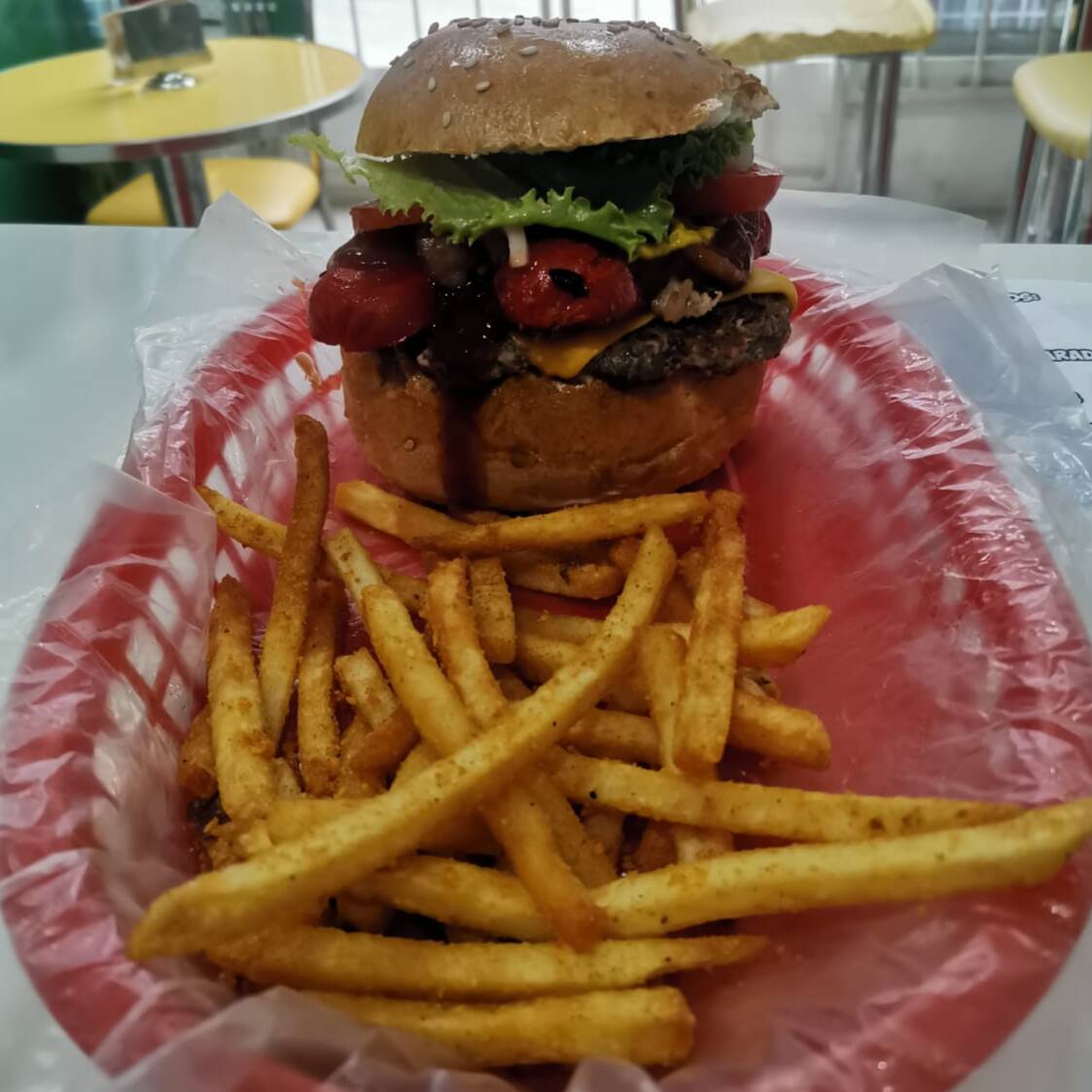 Hamburguesa Huerfanita con papas