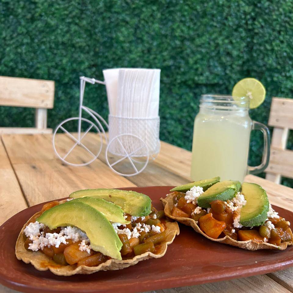 Orden de Tostadas de Chileajo