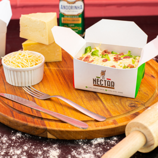 Massa caseira Talharim a Molho branco Bacon e Brócolis gratinado com queijo mussarela e parmesão