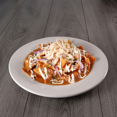 Chilaquiles rojos con pollo