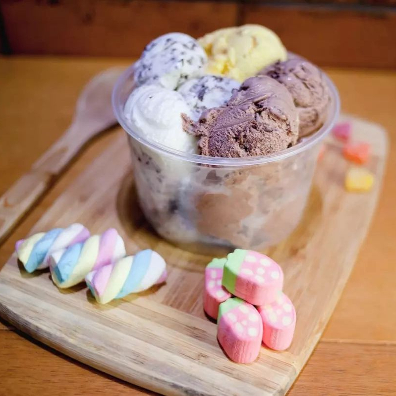 Combine diferentes sabores de sorvete com complementos e coberturas do seu jeito. Açaí do Popeye.