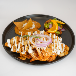 Chilaquiles sencillos en salsa de chipotle