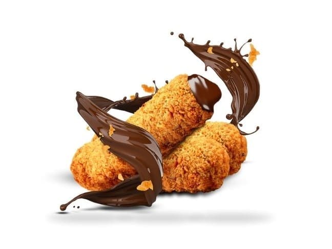 Chocolate em bastão empanado, uma combinação irresistível de crocância por fora e cremosidade por dentro.