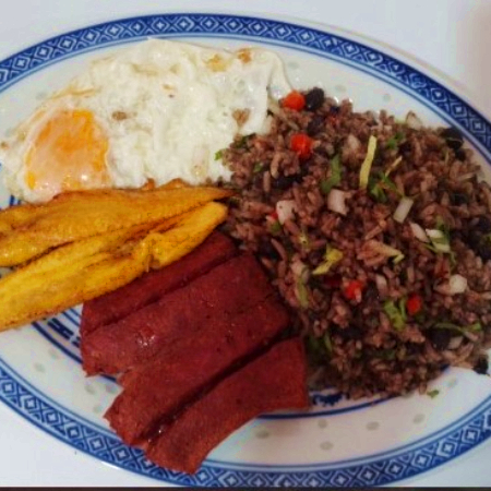 Pinto con dos opciones y cafecito Negro