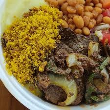 Arroz, feijão, farofa e macarrão