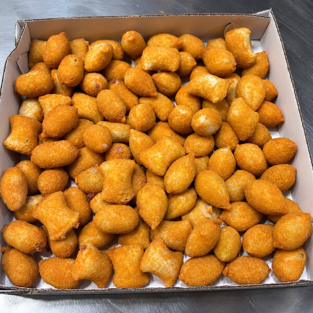 100 salgados mini sortidos uma explosão de sabor e recheio