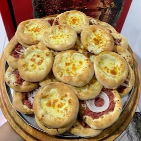 10 esf carne, 10 esf queijo, 5 esf calabresa, 5 esf frango c/cat e 1 Coca2L