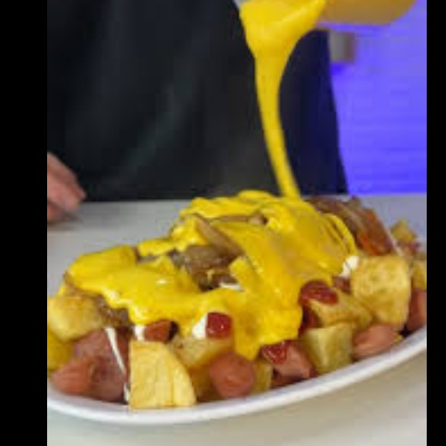 Salchipapa Super Cheddar