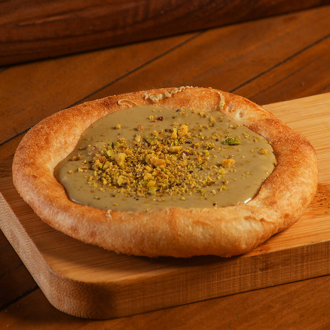 Delicioso creme de pistache com finalização de grãos de pistache crocantes