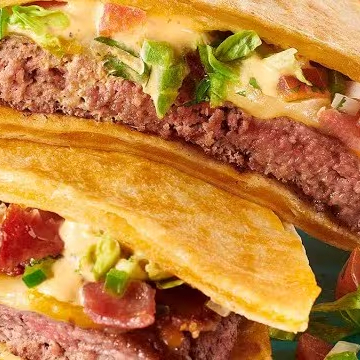 Smash de carne, queijo prato, alface americana, tomate, picles, molho especial servidos em uma tortilla taco soft chapeada, uma delicia , tem que experimentar!!!!!!!!!!!!!!!!!!!!