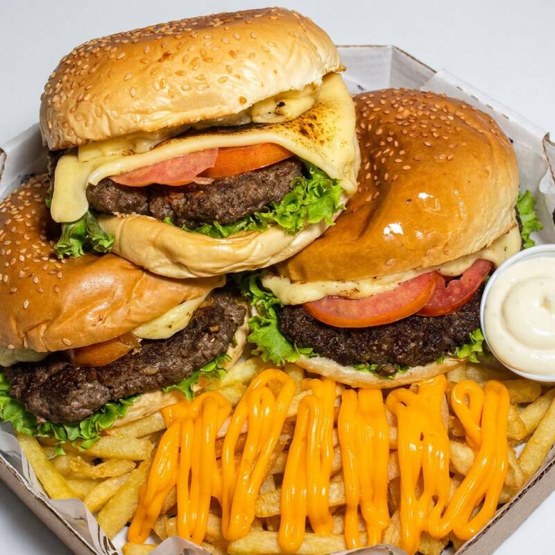 3 Hamburgueres Artesanais + Batata Frita Com Cheddar