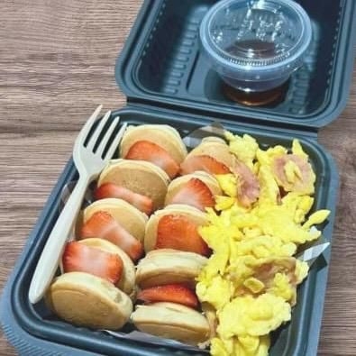 Desayuno Nanis (Hot Cakes, Huevos, Café)