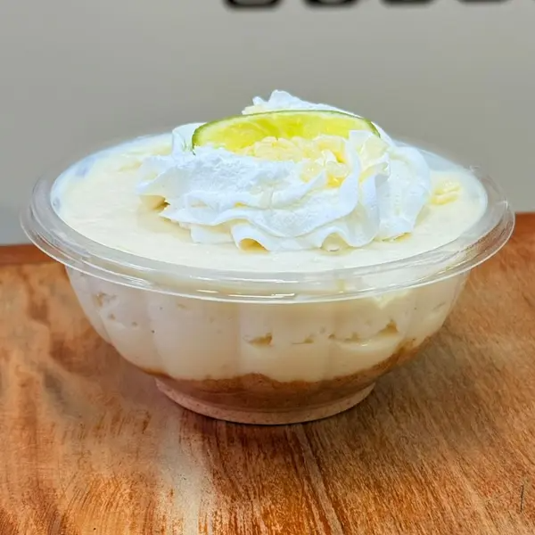 Uma Combinação Perfeita do Nosso Creme de Ninho, Com Farofa de Biscoito, Nosso Mousse de Limão, Chantininho e Finalizado Com Chocolate Branco.  - Aproximadamente 250ml -