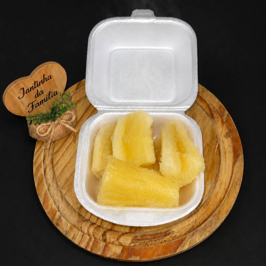 Mandioca Macia e Suculenta. A Porção P serve 1 pessoa, Porção M serve de 2 a 3 Pessoas e a Porção M 3 a 5 Pessoas, caso não escolha nenhum tamanho enviaremos a P