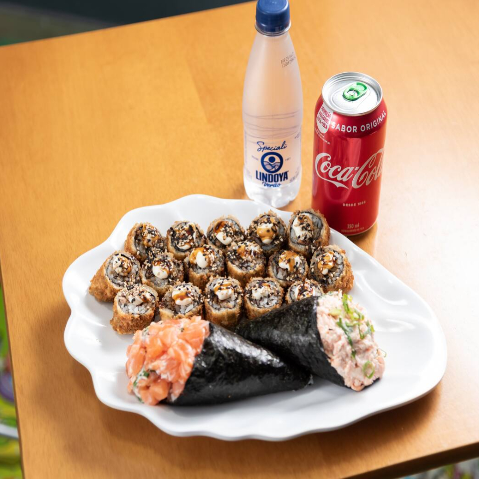 2 temakis 160g + 18 hot holls tradicional 2 suco laranja natural ou 2 águas ou 2 coca cola lata