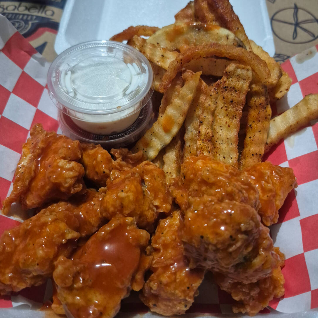 Boneless con Papas Búfalo