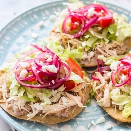 3 Tostadas + Sopita de verduras + Limonada+ postre