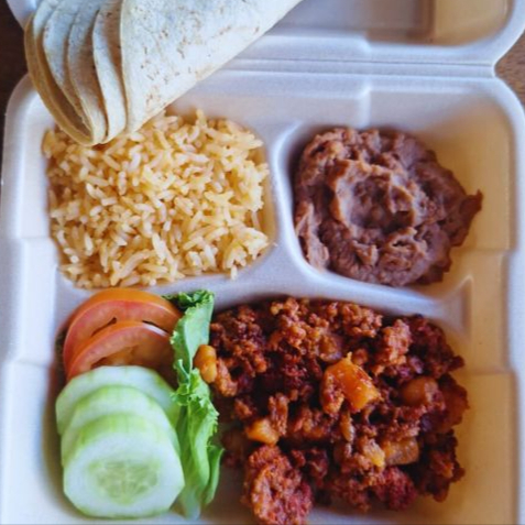 Platillo de Longaniza con papas, Arroz y Frijoles