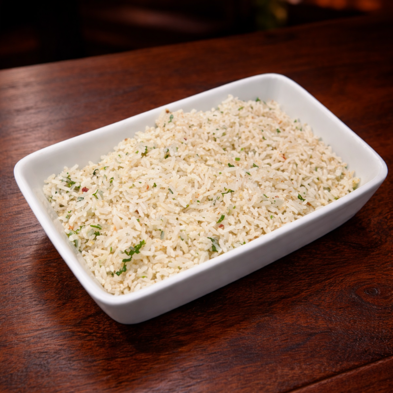 Arroz soltinho e perfumado, preparado com alho na medida certa para um sabor marcante e delicioso, que combina com qualquer prato.