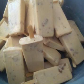 Paleta(4 piezas) chongos,ciruela pasa,uva y fresa