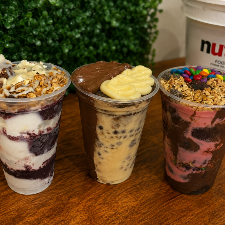 3 Açaís com o que mais tem de saboroso. 1 Trufado de Ninho, 1 Trufado de Ninho com Nutella e 1 Sensação. Todos com o Máximo de Complementos que você preferir. 1ª Trufado de Ninho - 2ª Trufado de Ninho com Nutella - 3ª Sensação Morango com Muita Nutella