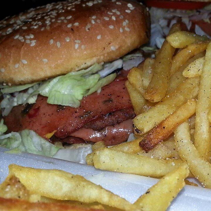 Hamburguesa de Res con Papas