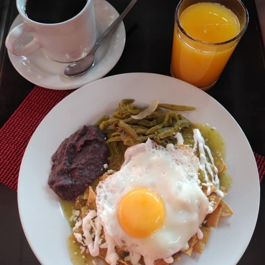 Chilaquiles V o R de Milanesa de Pollo