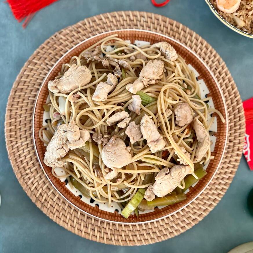 Medio Chow Mein Pollo