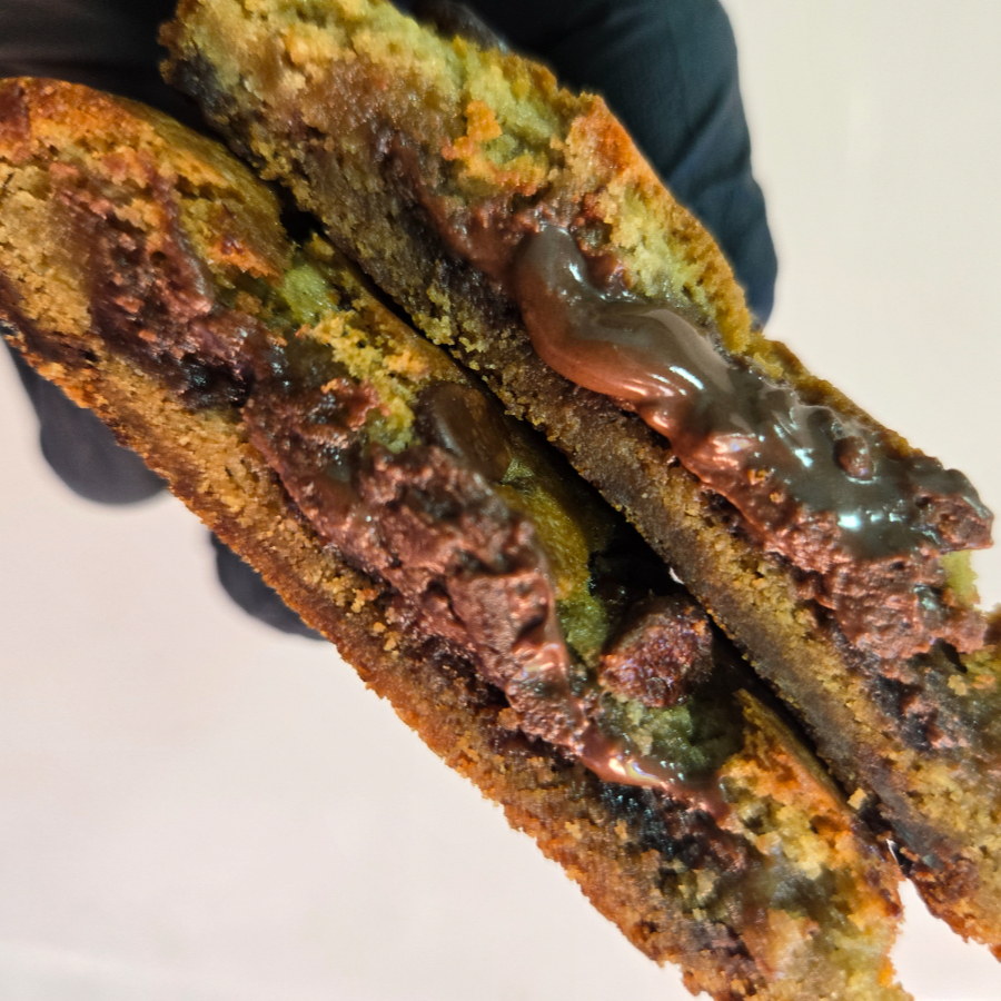 Cookie de baunilha rechado com bastante nutella.