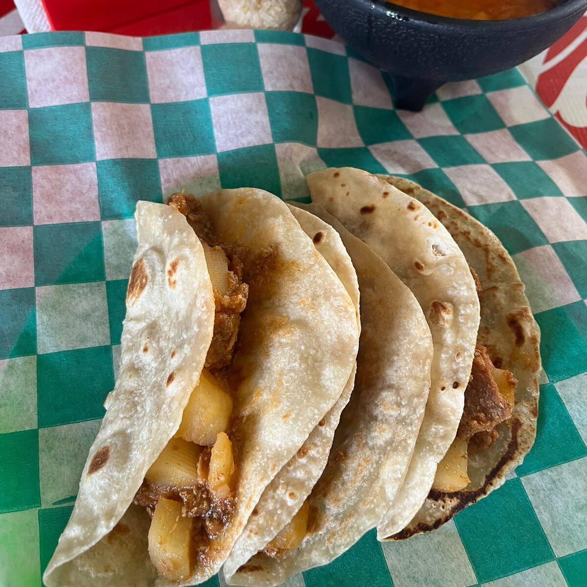 Taco de Harina con Huevo con Chorizo