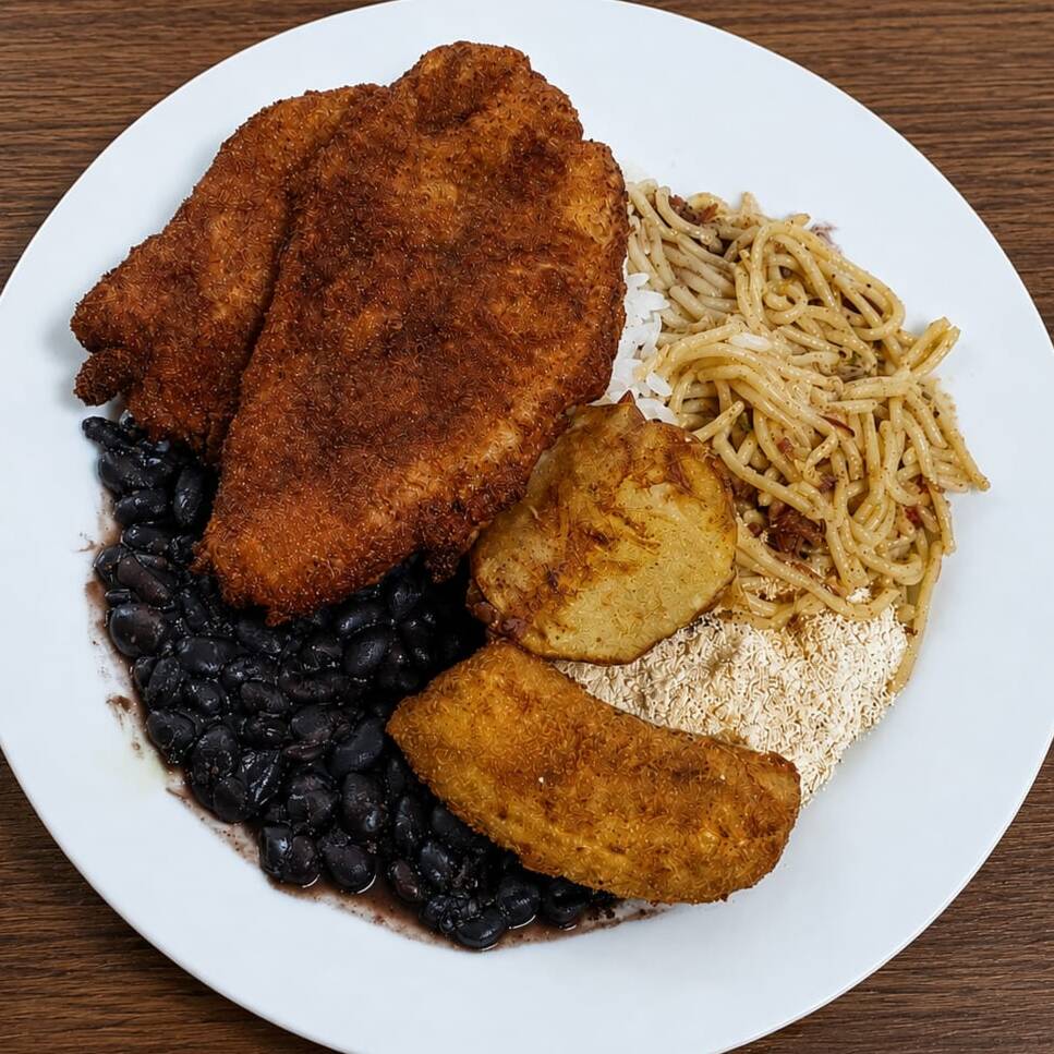 180g Bife de alcatra a milanesa -Arroz -Feijão -Macarrão -Farofa -Banana a milanesa -Batata rústica