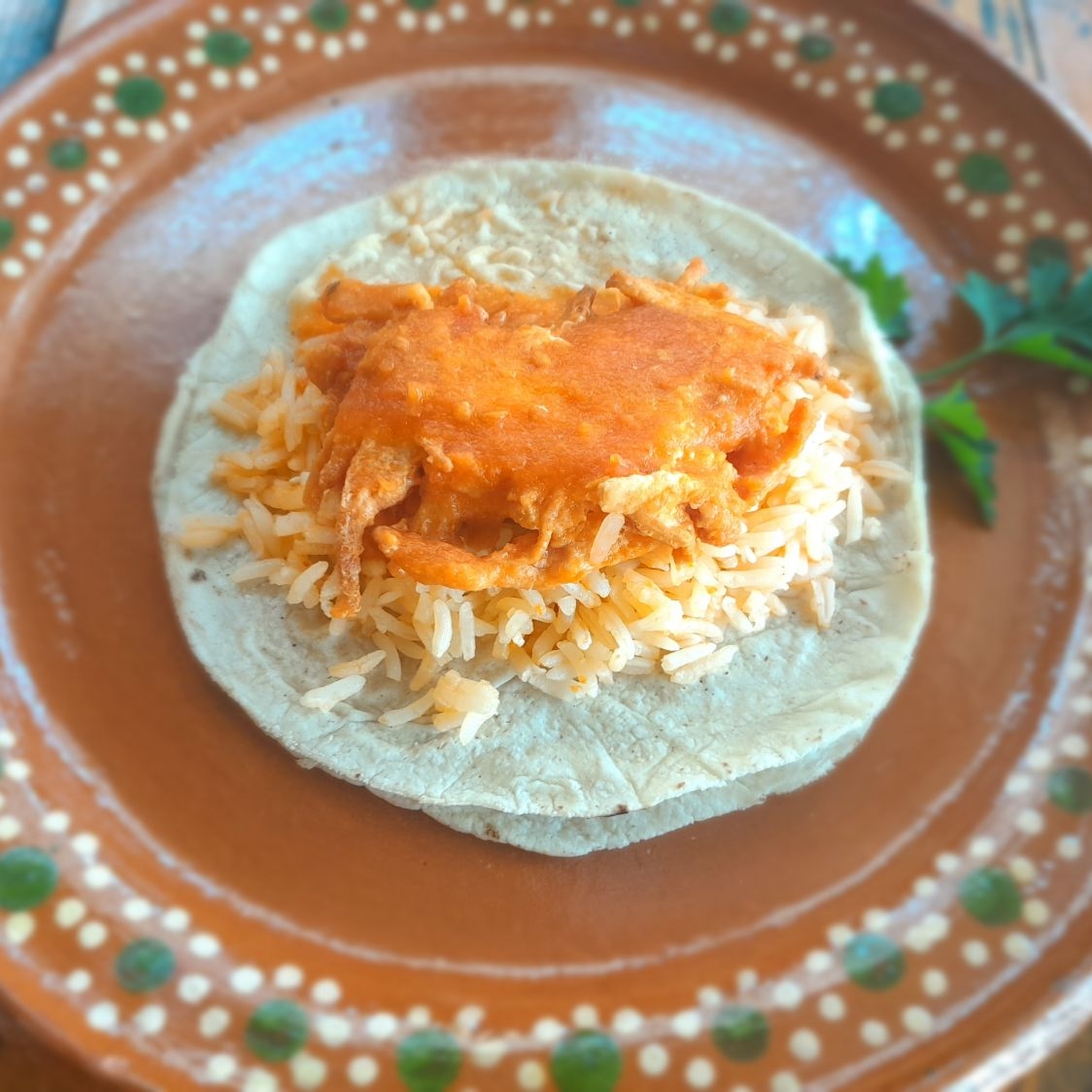 Taco de Tortitas de Pollo Capeadas con Salsa