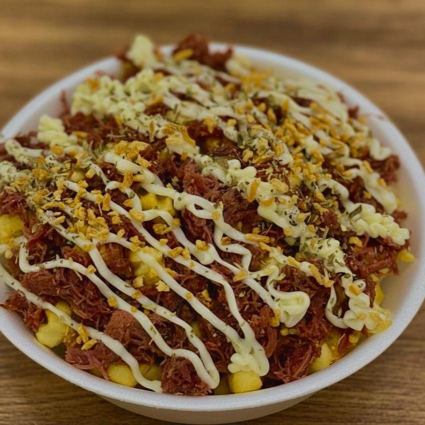 Batata , carne seca , , cheddar, requeijão , oregano, alho torrado